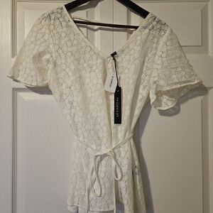 🇨🇦 le chateau Ivory Lace Tie-Waist Peplum Blouse